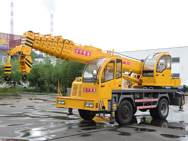 12吨六轮 6X8节自制吊